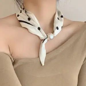 [기회공작소] 원터치 진주 자석 스카프 예쁜스카프 진주목걸이 봄 가을 부드러운 실크 느낌 예쁜스카프