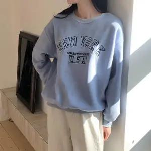 [옷자락]여성 일상복 캐주얼 뉴욕 자수 루즈핏 맨투맨