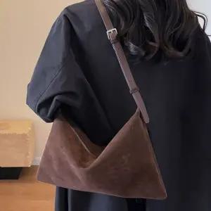 여성 시크 패션 스웨이드 소재 데일리 크로스 숄더백 패브릭백 여름가방 학원 데일리백 천가방 학생 가벼운