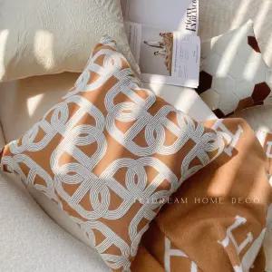 북유럽 로얄 샹달 자가드 쿠션 수입쿠션 허리 소파쿠션 포인트