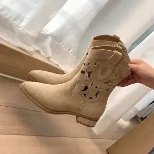 여친 청 빈티지 미들 부츠 양가죽 펀칭 자수 웨스턴 스틸레토 쇼트 앵클숏부츠 패피5