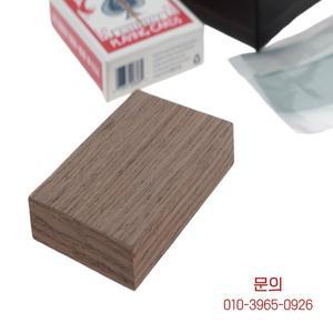 Hanson Chien의 HOLY WOOD 마술 트릭 카드 Thru Wood 카드 데크 특수 효과 소품이 나무 블록으로 변형됩니