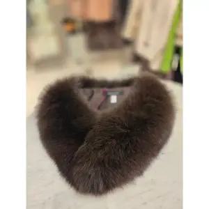 갤러리아 올리비아로렌폭스퍼머플러VYBXF3ZA111