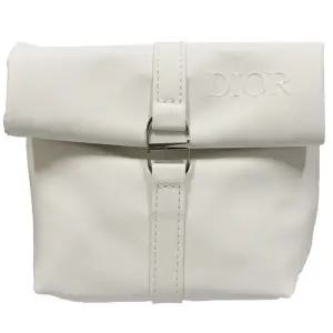 디올뷰티 화이트색상 롤 파우치