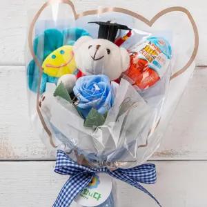 졸업 꽃다발 곰인형 키링 학사모 시들지 않는 킨더조이 꽃다발 졸업식 수료식 발표회 단체 선물 포장