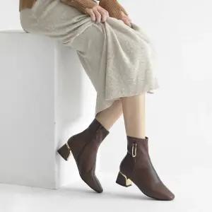 올리 그레이스 골드 장식 스판 앵클 부츠 5cm