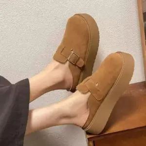 [옷자락]여성용 편안한 일상 버클 통굽 키높이 기모 슬리퍼