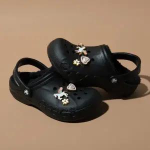 [롯데백화점]크록스 바야 라인드 클로그 205969-060