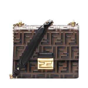 [중고명품] 브라운 FF 모티프 칸 유 체인 스몰 숄더백