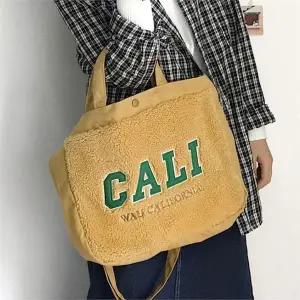 [셀러허브][라일리] Rly 여성 캐주얼 패션 뽀그리 양털 학생 캔버스 크로스백 (S9517867)