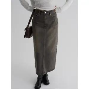 틴워싱 데님 롱 스커트  라이트 그레이 (355927LPE2)