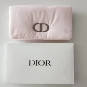 디올뷰티딸기우유핑크파우치겸클러치 / 디올뷰티접이식파우치