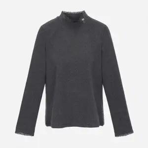 [써스데이아일랜드] 포인트 자수 터틀넥 티셔츠 (T258MTS235)