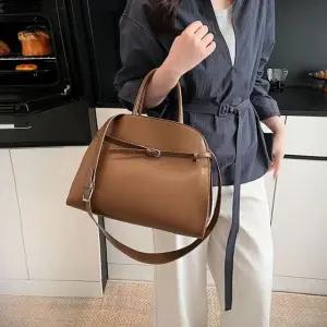 토트 반달40 크로스백 (WFJ65D2)