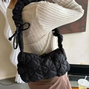 패딩폼폼미니숄더 숄더 토드백 미니백 엠보 패딩 여성용 여성 여행용 bag 패딩 패션잡화 구름백 보조 지갑