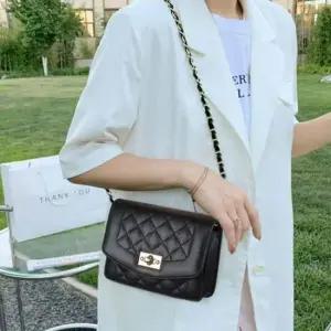 CH22608T 버킷백 여성 백팩 미니백 데일리 패션잡화 호보백 가벼운 숄더 여행 쇼퍼백