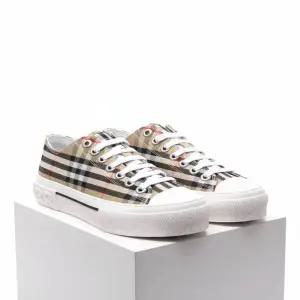 [버버리]생산 Vintage Check Cotton Sneakers 8050506 빈티지 체크 코튼 스니커즈 817490