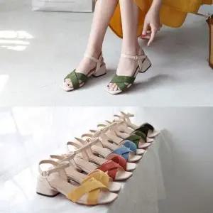 [하프클럽/]미들힐 베이직 4.5cm 엑스자 스트랩 올데이 샌들