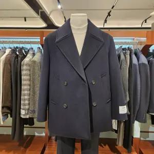 킨록바이킨록앤더슨 네이비 캐시미어 30% 와이드 카라 오버 핏 더블 하프 코트(CIO17S0M7)