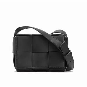 [보테가베네타]캔디 카세트 램스킨 인트레치오 위빙 미니 크로스바디 백 111140823