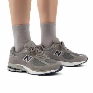 [뉴발란스] 2002R 고어텍스 캐슬락 내츄럴 인디고 운동화