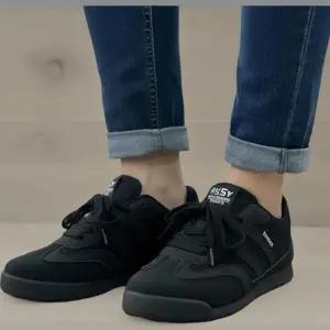 아트박스/신상오픈런 여성 슬림핏 스트라이프 로우탑 스니커즈