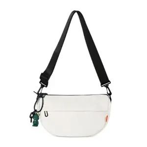 캐주얼 반달 무지 심플한 크로스백 가방 아이보리 (WFKDXX0)