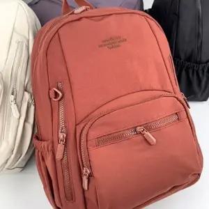 사이드 스트링 포켓 세로지퍼 일상에서 편리하게 사용할 수 있는 여성 백팩 심플하고 캐주얼한 디자인