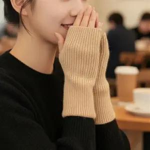 Q40 여성 니트 핸드워머 겨울 방한 암워머 운전 사무실 스마트폰 터치 손등 손목토시