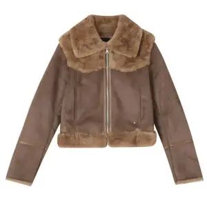 레가시 여성 퍼 배색 크롭 무스탕(B244LI620P)