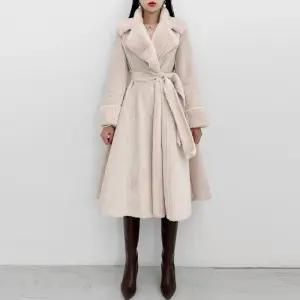 금찌 비비 롱 무스탕 코트 JK7608