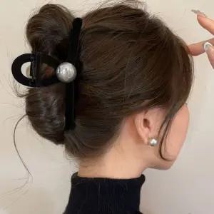 여성 시크 벨벳 진주포인트 꾸안꾸템 블랙 집게핀 빅사이즈집게핀
