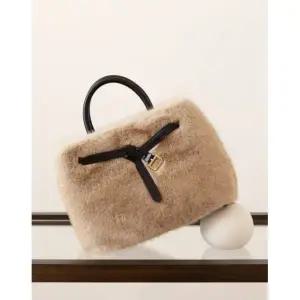 닥스 DAKS WOMENS ACCESSORIES [DUBLIN FUR] 베이지 벨트장식 토트백 DCBA4F999I2 260528
