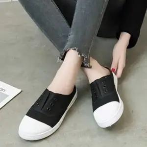 앞코 배색 스니커즈 블로퍼 발편한 슬리퍼 낮은굽 WEC9057