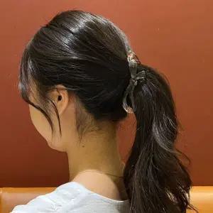 반묶음 빗살 리본 바나나핀 투명