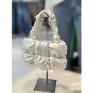 [갤러리아] ab.f.z 미니 스퀘어 에코 엠보 패딩가방 토트백 ACZ5QAB3G