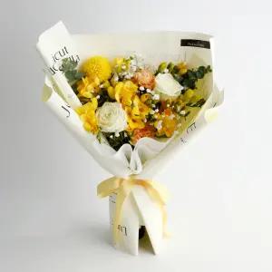 프리지아 생화꽃다발