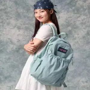 jansport 슬라우치팩 FADED SAGE