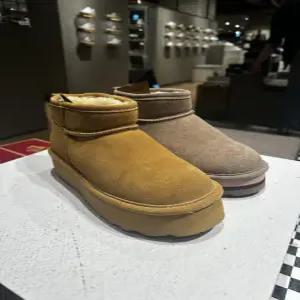 RETRO SHORTY 여성 양털부츠 겨울 키높이 털부츠 털신발 어그부츠2종택1 K2940QD-W