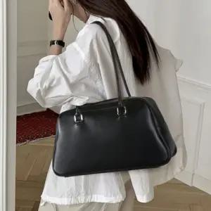 [디어백] 심플 볼링 바게트 숄더백 AN6110