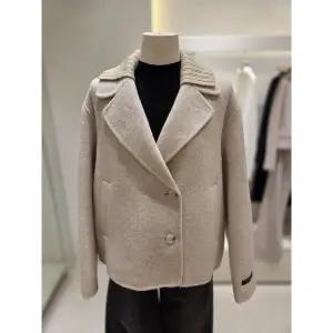 [SOUP](신세계 사우스시티) 탈부착 니트 카라 반더블 자켓 (SBAJK88)