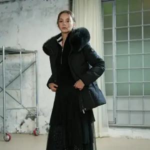 [에고이스트](의정부점)[전략] 웨이스트 벨티드 폭스퍼 구스 숏점퍼 (ER4TD003)