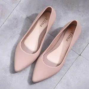 소프트 젤리 재질 여자 데일리룩 로우 통굽힐 구두 WF66B1C