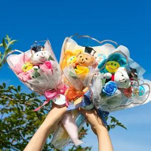 졸업식 꽃다발 인형 학사모 킨더조이 스마일 장미 유치원 졸업 선물