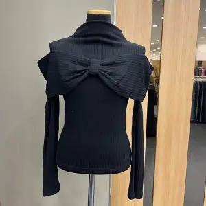 [에고이스트]ER4JT901리본어깨트임하이넥티셔츠_DJ