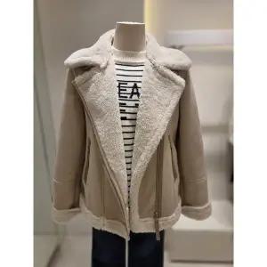 [SOUP](신세계 사우스시티) 라이더형 스웨이드 무스탕 (SBBMU90)