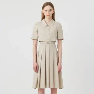 [롯데백화점]케네스레이디 버튼다운 포인트 플리츠 원피스 (EGOPOE97)