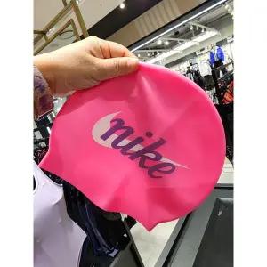 [나이키스윔](의정부점)남녀공용 시그니처 스우시 실리콘수모 3종택일 NESSG121