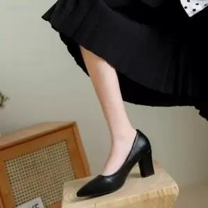 깔끔한 여성 펌프스 힐 정장 검정 구두 발편한 슈즈