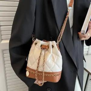 퀼딩 체인 버킷백 UN-6512